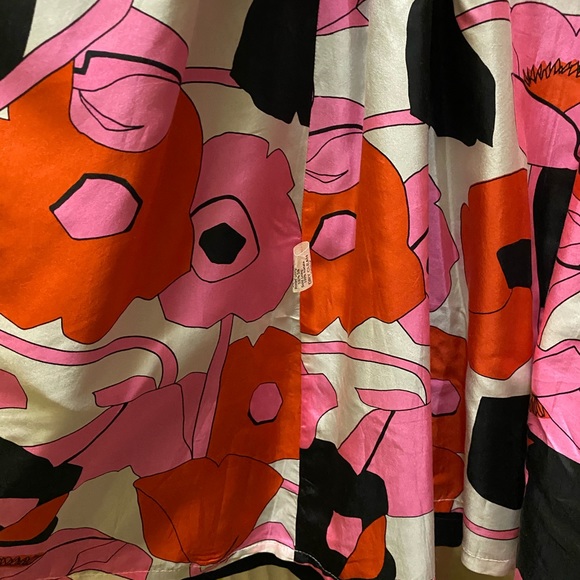 Detail black with accent pink, red coat - Picture 3 of 5